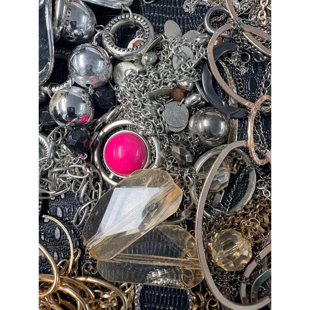 Mixed Fashion Jewelry Lot Wearable to Craft Pieces 3lb 4oz - Picture 3 of 13